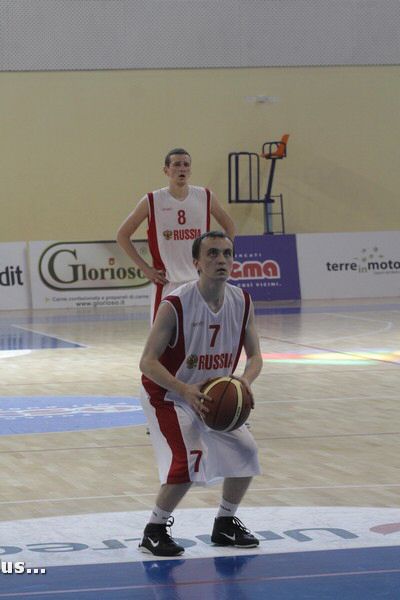 110918 basket 055_tn.jpg